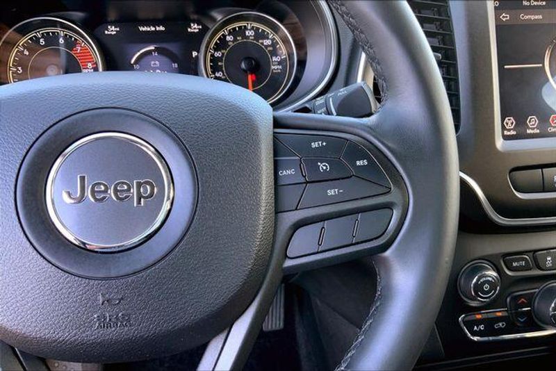 Used 2019 Jeep Cherokee TrailhawkImage 19