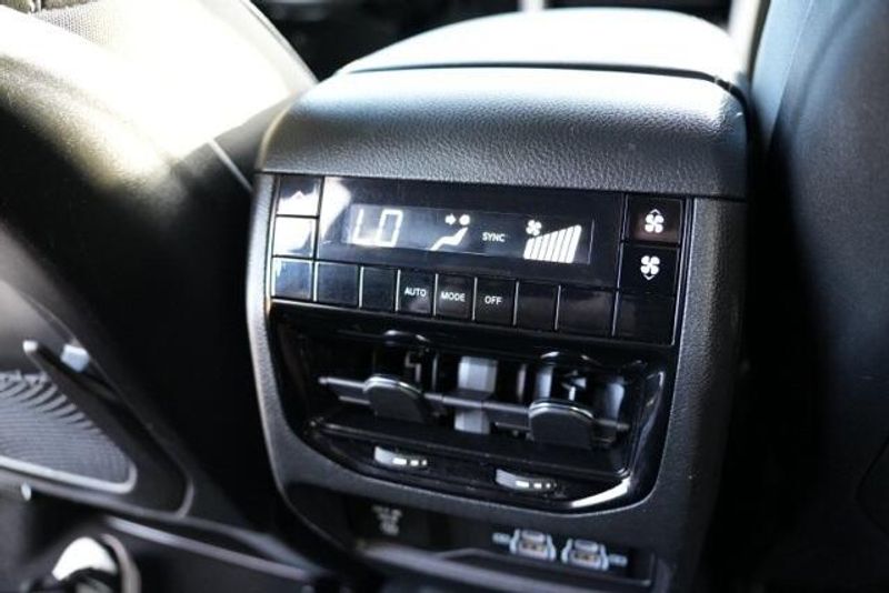 Used 2024 Jeep Grand Cherokee L AltitudeImage 16
