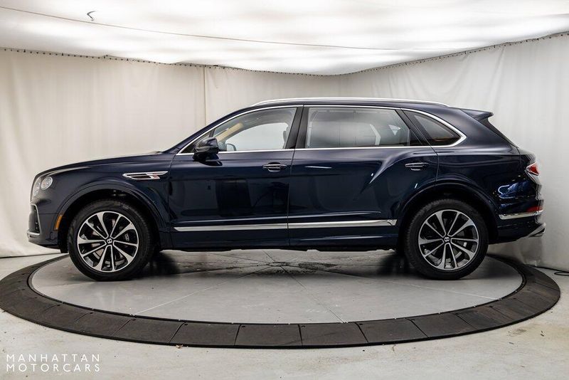 2023 Bentley Bentayga EWB Image 9