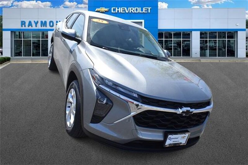 2025 Chevrolet Trax LSImage 9