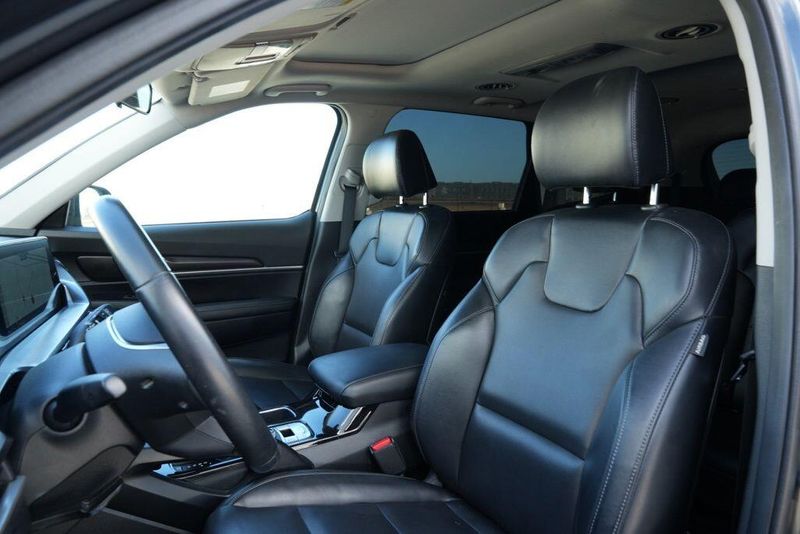 Used 2024 Kia Telluride LXImage 12