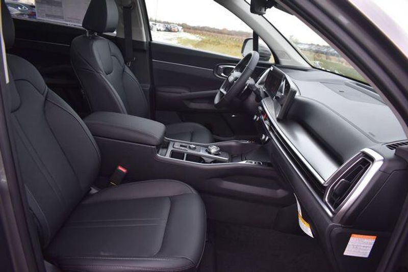 New 2026 Kia Sorento Hybrid EXImage 16