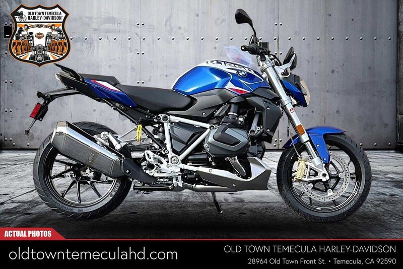 2023 BMW R1250R   in a RACING BLUE METALLIC exterior color. BMW Motorcycles of Temecula – Southern California 951-395-0675 bmwmotorcyclesoftemecula.com 