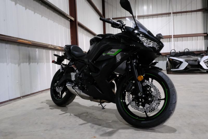2025 KAWASAKI NINJA 650 METALLIC SPARK BLACK AND METALLIC FLAT SPARK BLACK 