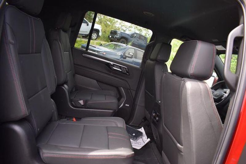 New 2026 Chevrolet Suburban RSTImage 17