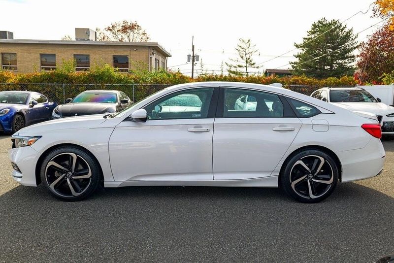 2019 Honda Accord Sport 2.0T photo 2