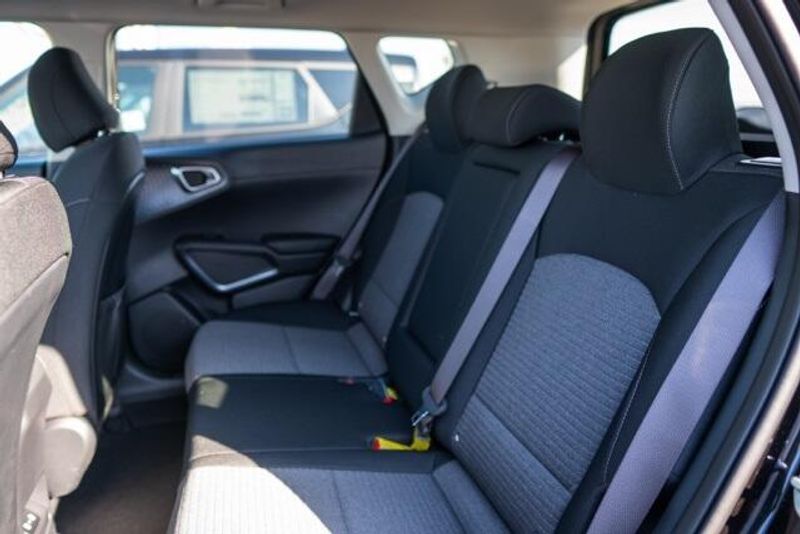 2025 Kia Soul LXImage 10