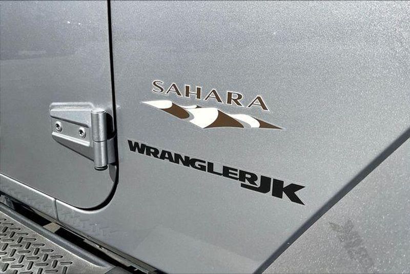 Used 2018 Jeep Wrangler JK SaharaImage 30
