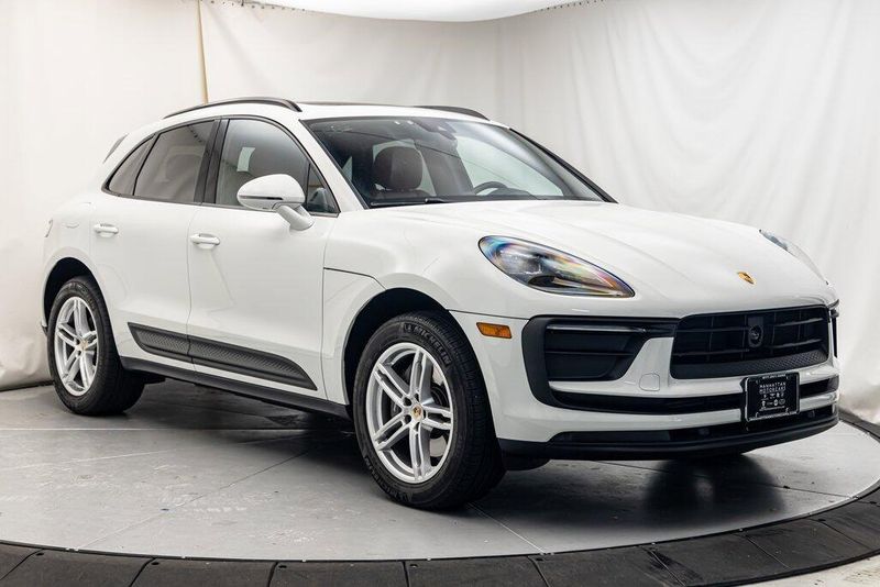 2024 Porsche Macan BaseImage 7