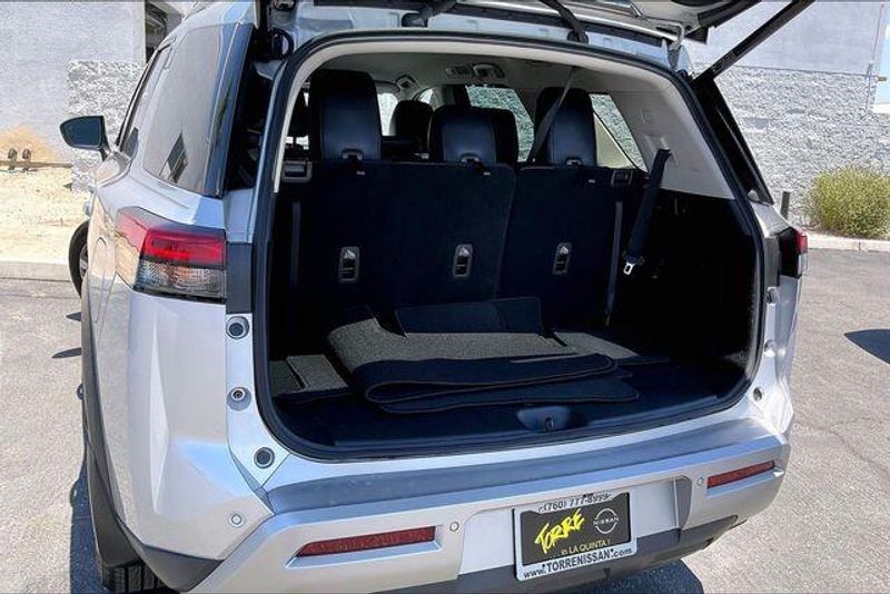 Used 2025 Nissan Pathfinder SLImage 33