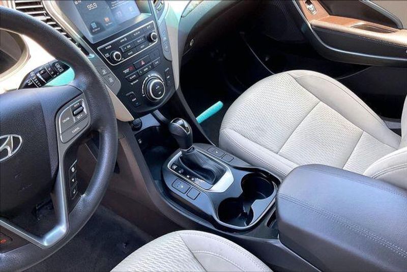 Used 2018 Hyundai Santa Fe Sport 2.4 BaseImage 17