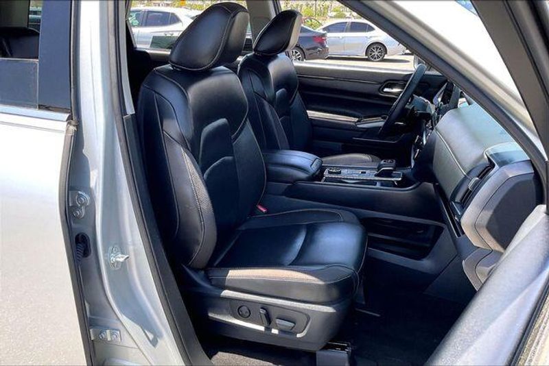Used 2025 Nissan Pathfinder SLImage 6
