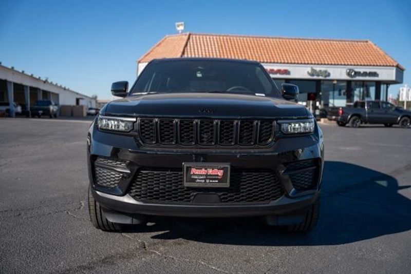 New 2025 Jeep Grand Cherokee Altitude XImage 2