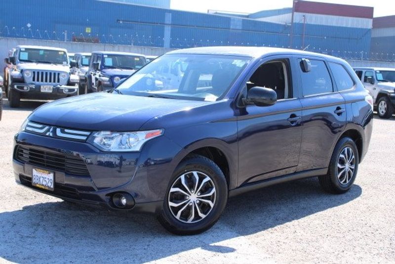 2014 Mitsubishi Outlander ESImage 12