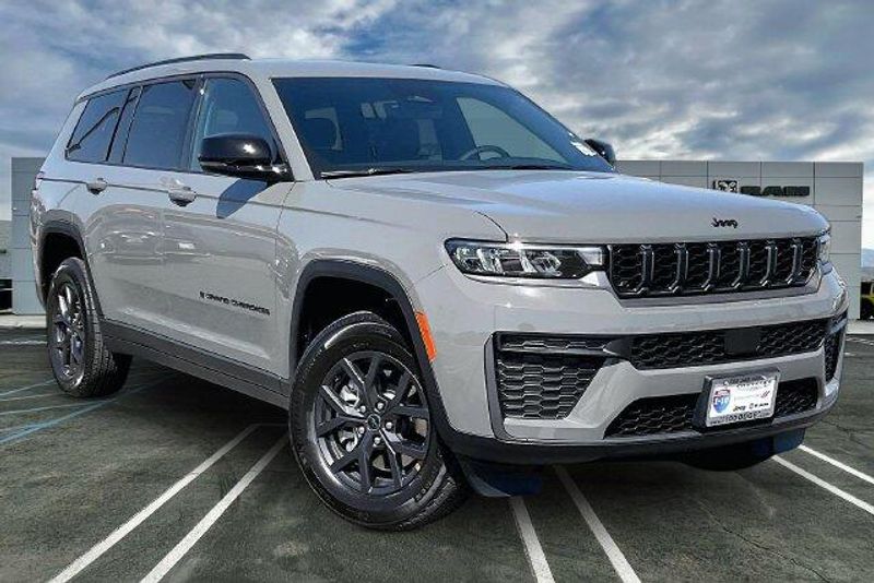 New 2027 Jeep Grand Cherokee L Laredo Altitude 4x2Image 14