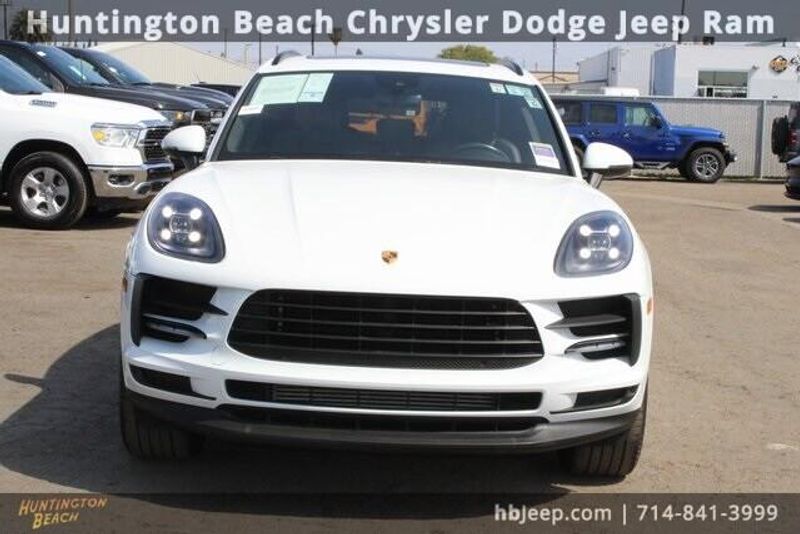2020 Porsche Macan BaseImage 2