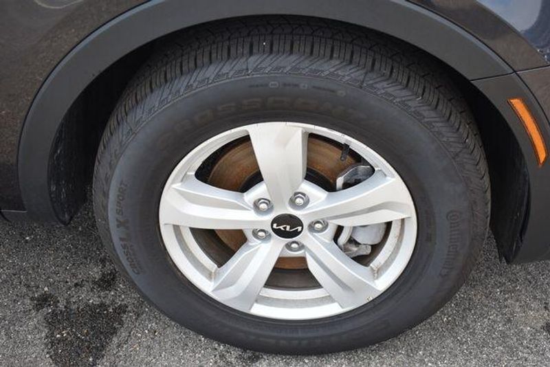 New 2025 Kia Sorento LXImage 12