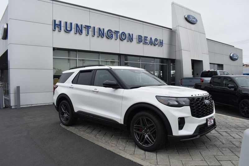 New 2025 Ford Explorer STImage 1