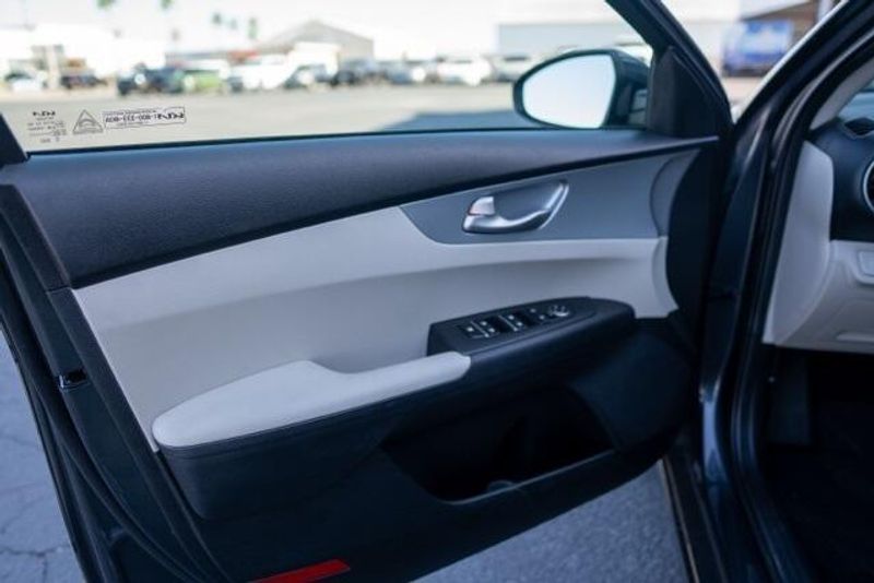 Used 2023 Kia Forte LXSImage 11