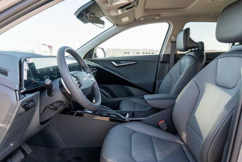 New 2026 Kia Niro SXImage 10