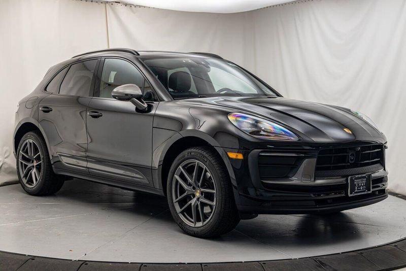 2024 Porsche Macan BaseImage 7