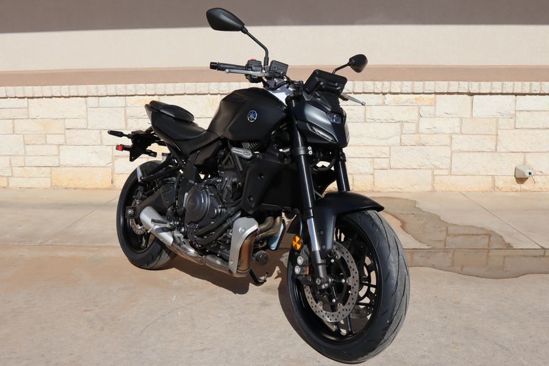 2025 YAMAHA MT07 MATTE CHARCOAL BLACK 