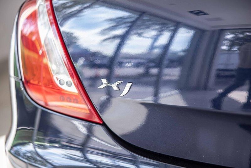 2015 Jaguar XJ Base photo 15