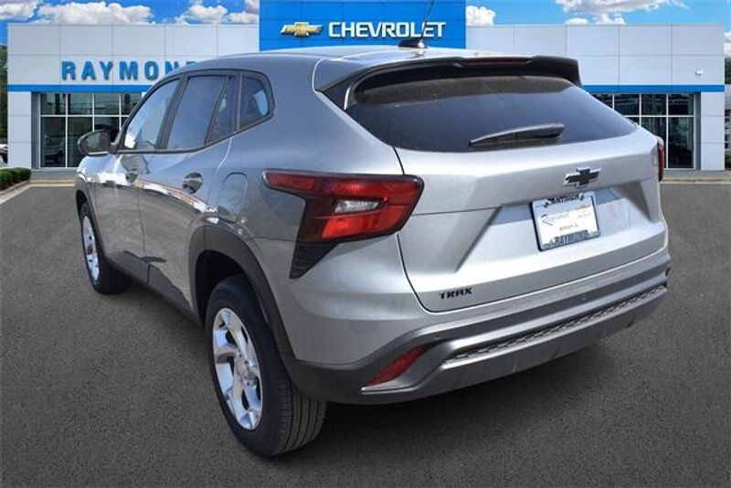 2025 Chevrolet Trax LSImage 5