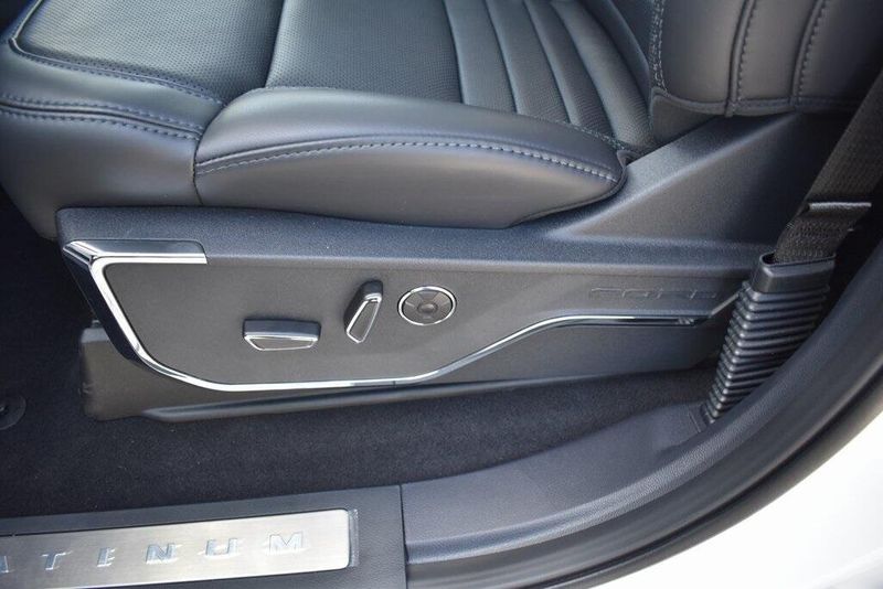 New 2025 Ford F-150 PlatinumImage 21