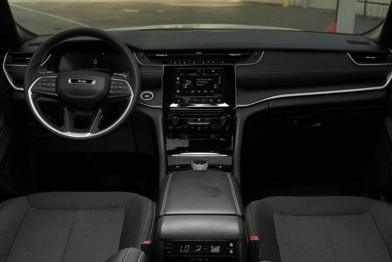 2024 Jeep Grand Cherokee L LaredoImage 22