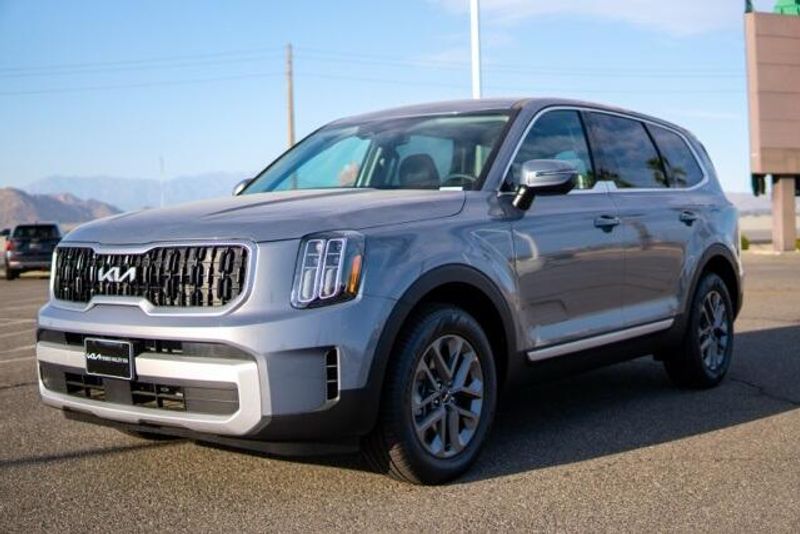 2025 Kia Telluride LXImage 3