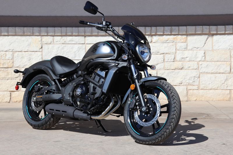 2025 KAWASAKI VULCAN S CAFE ABS METALLIC MOONDUST GRAY  METALLIC SPARK BLACK 