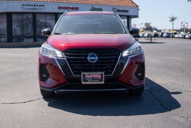 Used 2022 Nissan Kicks SRImage 2