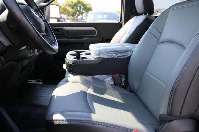 2024 RAM 2500 Tradesman Regular Cab Harbor BodyImage 32