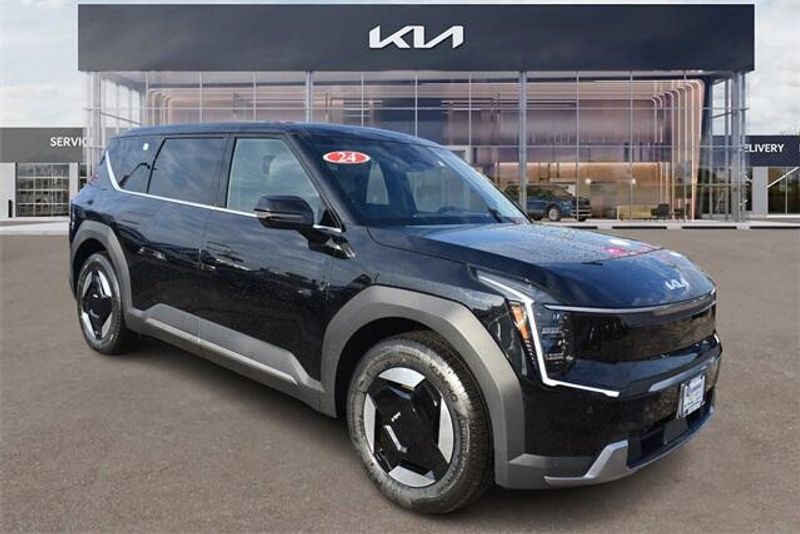 2024 Kia EV9 LightImage 1