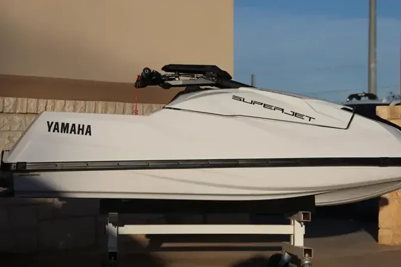 2025 YAMAHA SUPERJET WHITE 