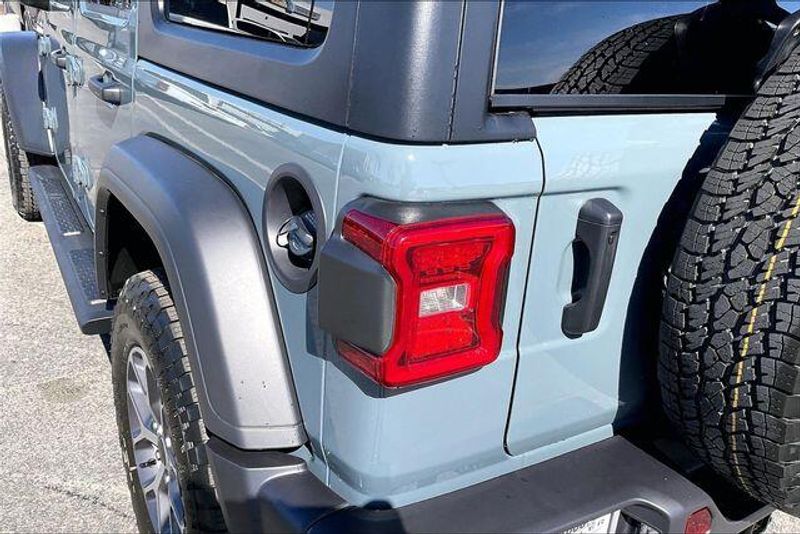 New 2026 Jeep Wrangler 4-door Sport SImage 12