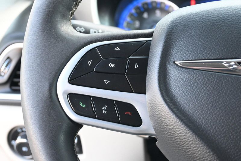 2023 Chrysler Pacifica Touring LImage 26