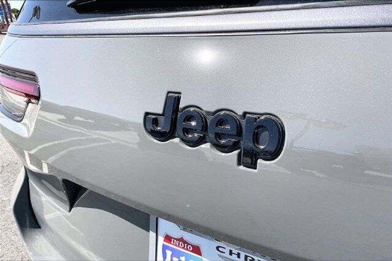 New 2027 Jeep Grand Cherokee L Laredo Altitude 4x2Image 13