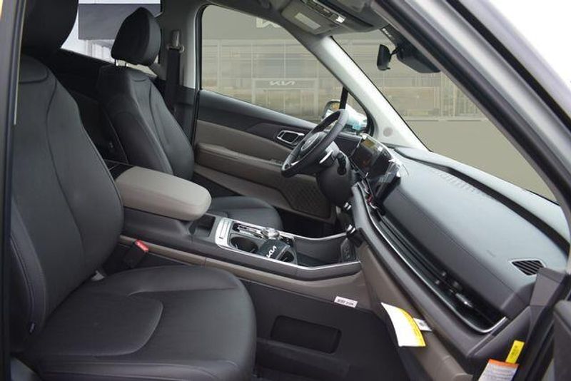 New 2026 Kia Carnival Hybrid EXImage 13