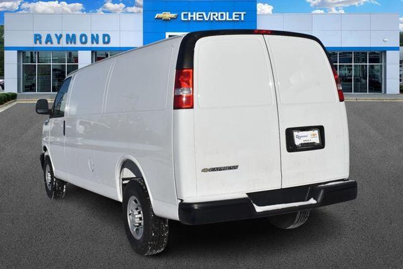 New 2025 Chevrolet Express 3500 Work VanImage 6