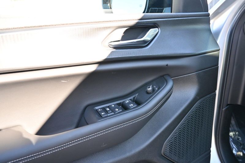 2025 Jeep Grand Cherokee L Altitude XImage 19
