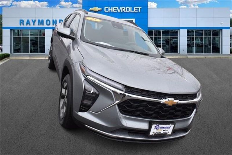 2025 Chevrolet Trax LTImage 9