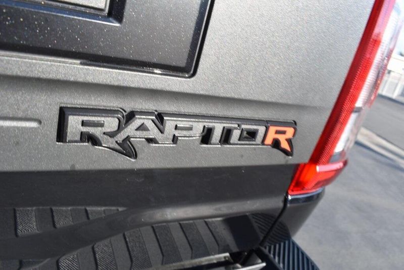 2023 Ford F-150 Raptor RImage 11