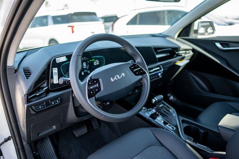New 2026 Kia Niro LXImage 8