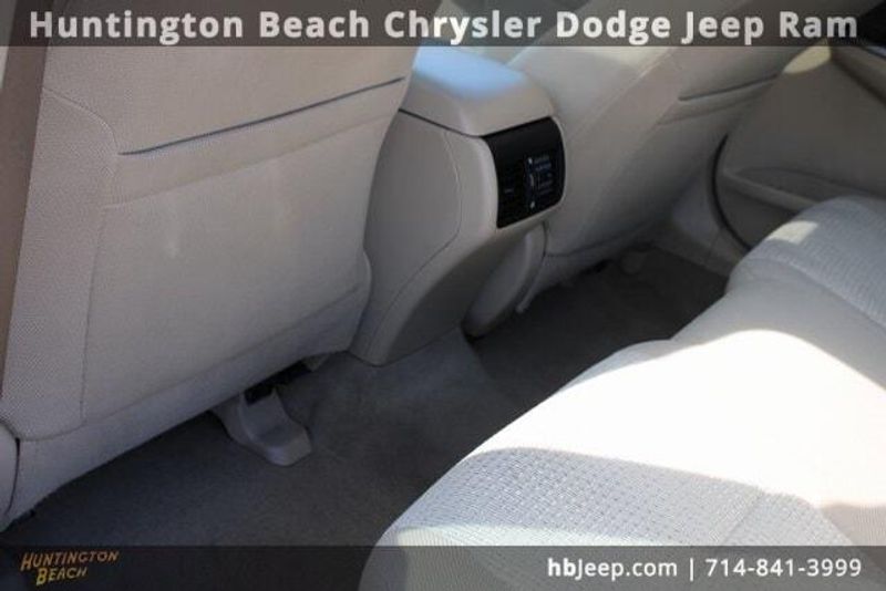 2014 Toyota Camry XLEImage 28
