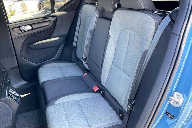 Used 2024 Volvo XC40 B5 CoreImage 24
