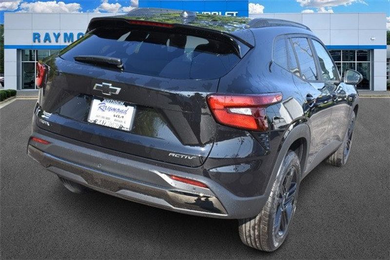 2025 Chevrolet Trax ActivImage 3