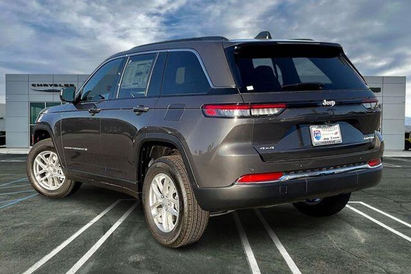 New 2025 Jeep Grand Cherokee Laredo X 4x4Image 2