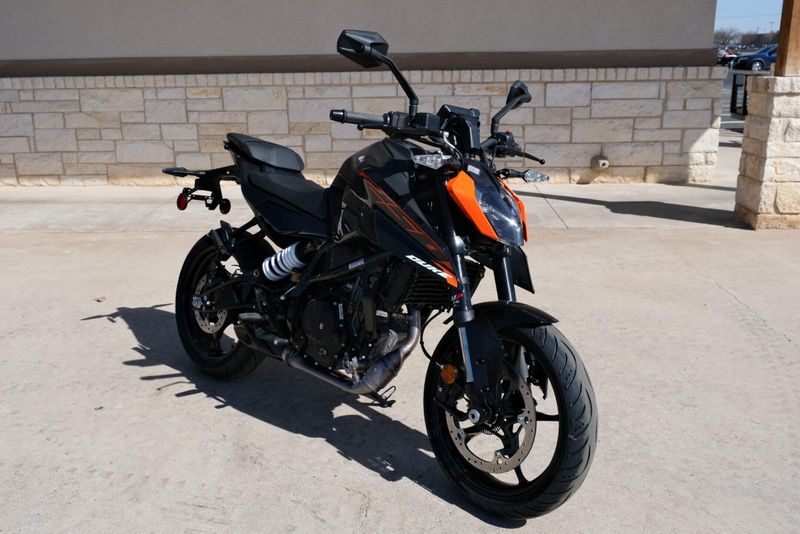 ktm duke 200  APE100 ノーマル車交換希望　販売も可能 KTMの2021年モデル6機種の価格改定を発表 - バイクトピックス